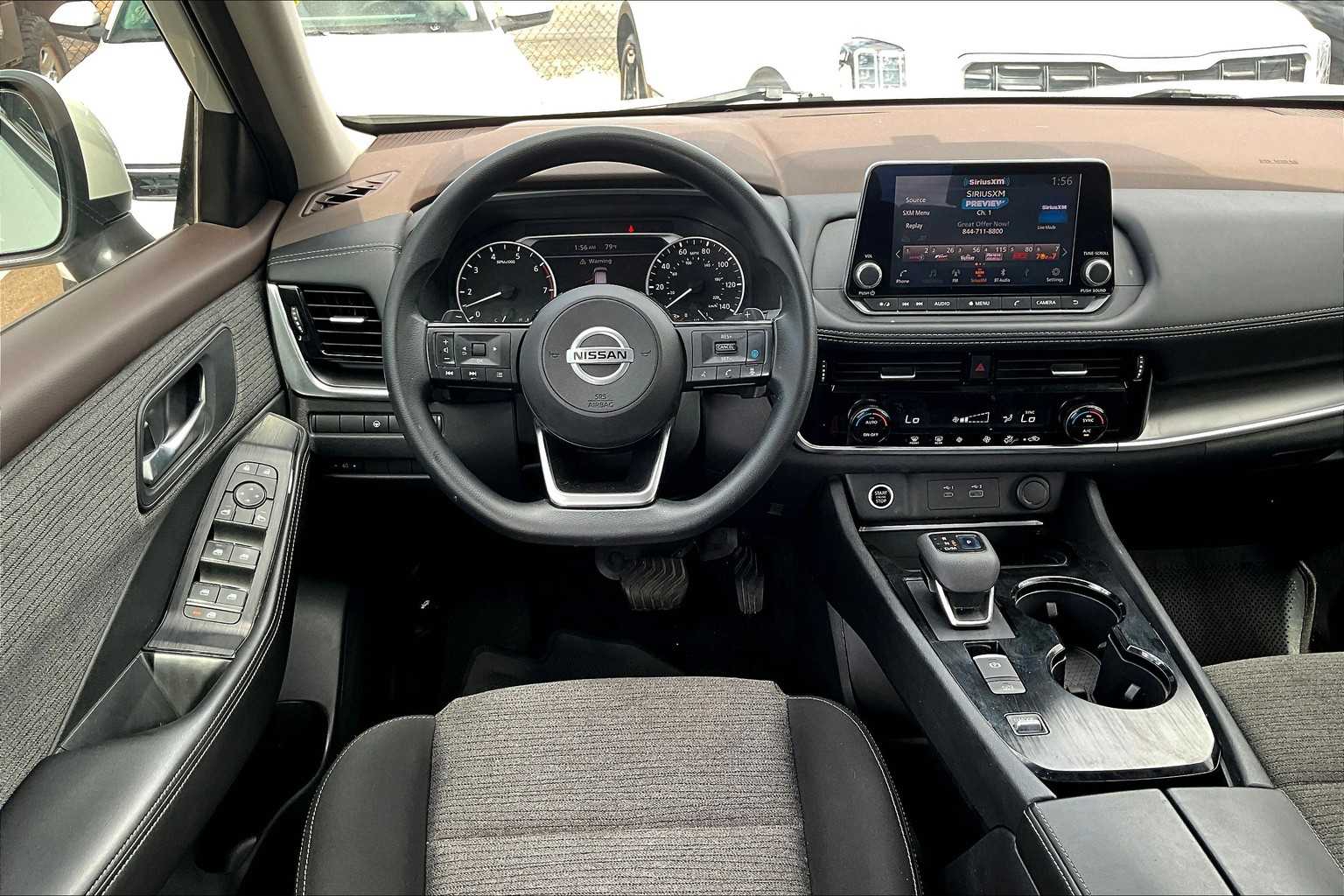 2021 Nissan Rogue SV photo 3