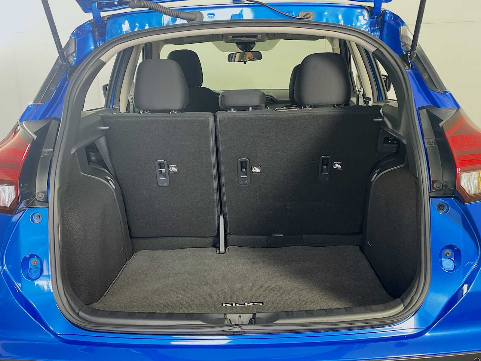 2024 Nissan Kicks S photo 19
