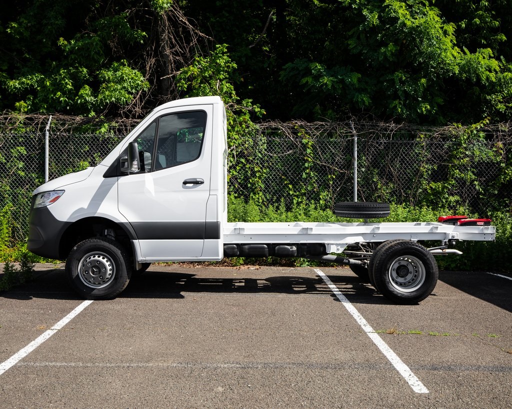 2023 Mercedes-Benz Sprinter Cab Chassis Base