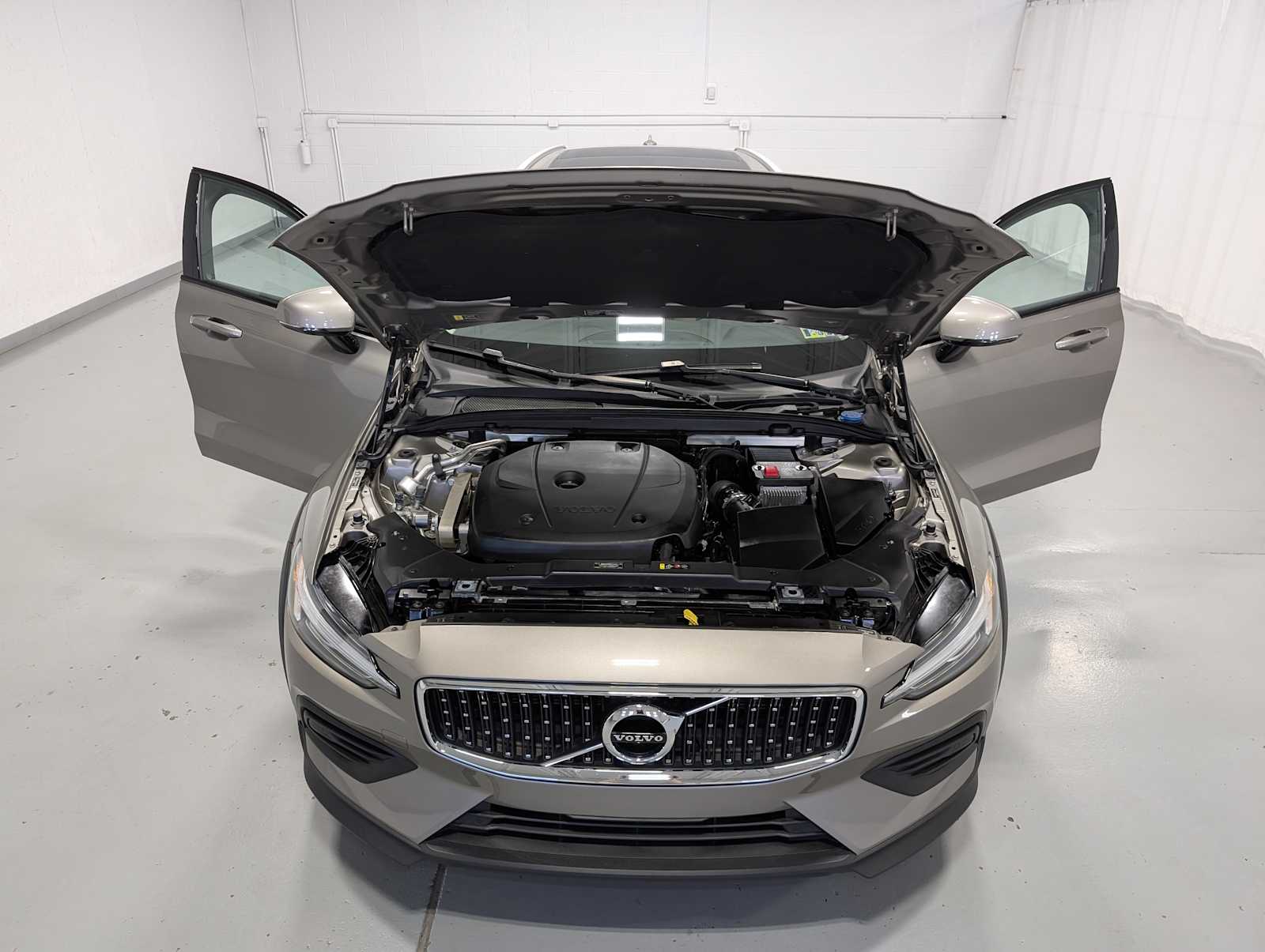 2020 Volvo V60 Cross Country photo 12
