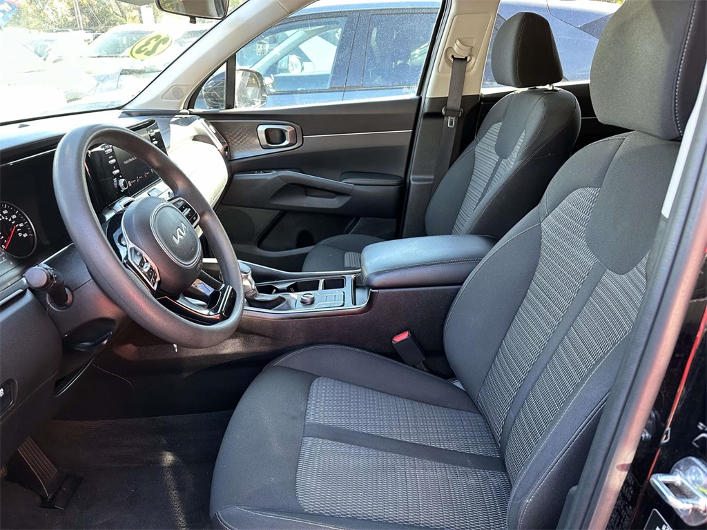 2023 Kia Sorento LX photo 3