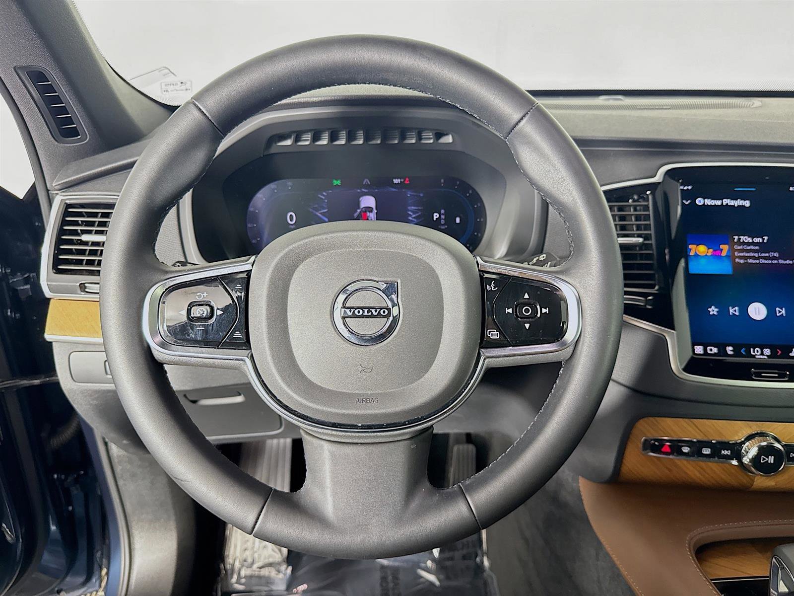 2024 Volvo XC90 B5 Plus photo 12