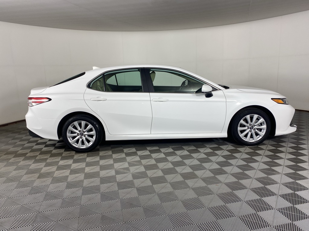 2019 Toyota Camry LE photo 10