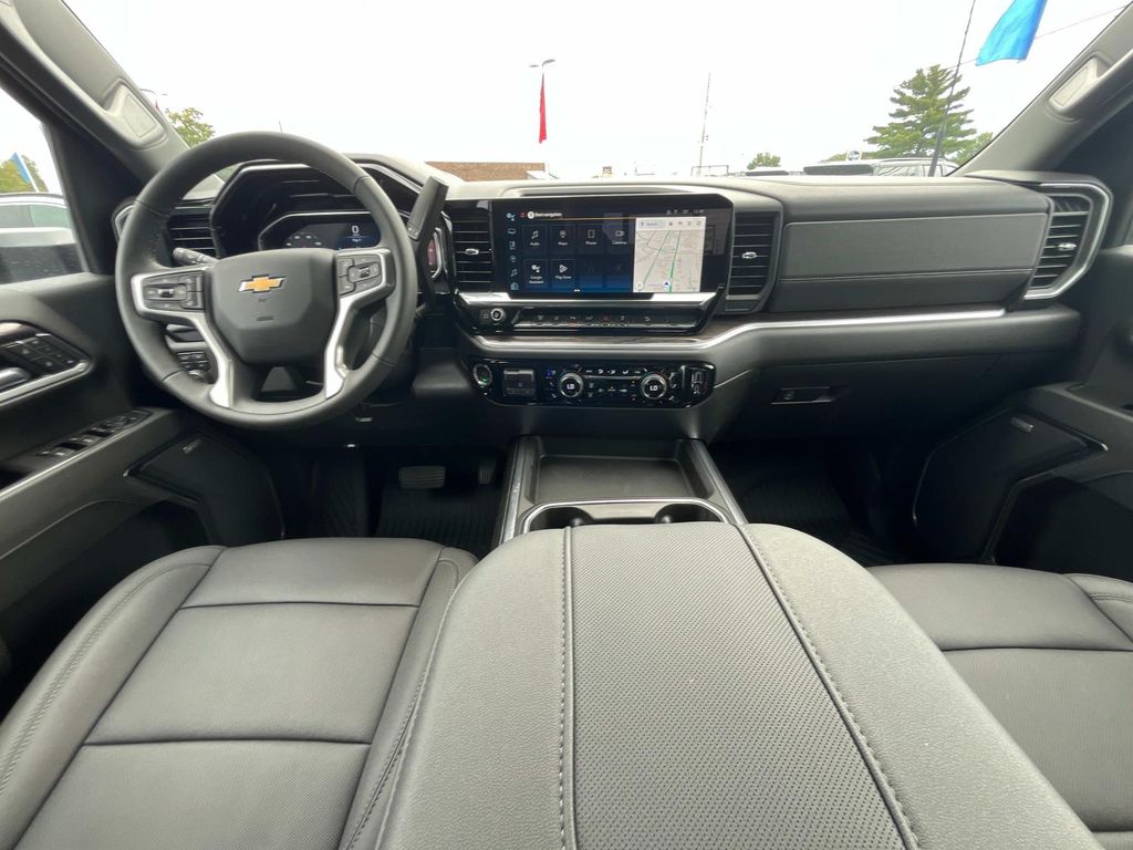 2025 Chevrolet Silverado 2500HD LTZ photo 13