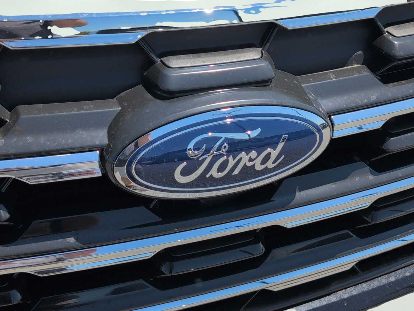 2025 Ford Explorer photo 4