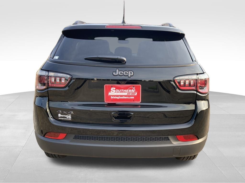 2025 Jeep Compass Latitude photo 3