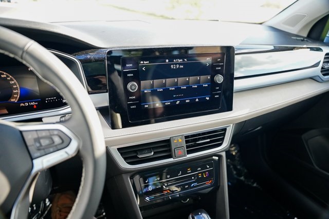 2025 Volkswagen Taos SE photo 9