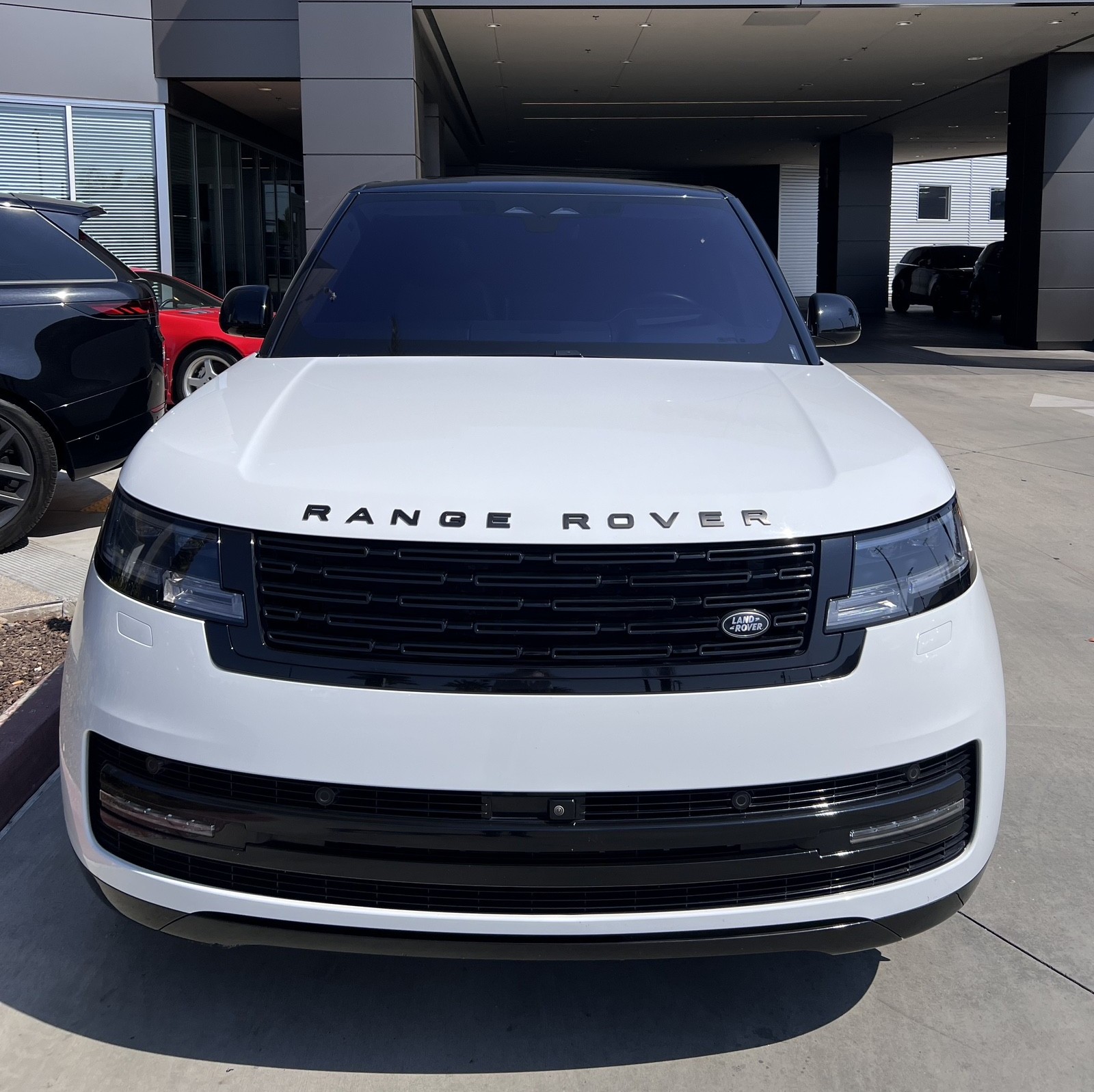 2022 Land Rover Range Rover SE photo 3