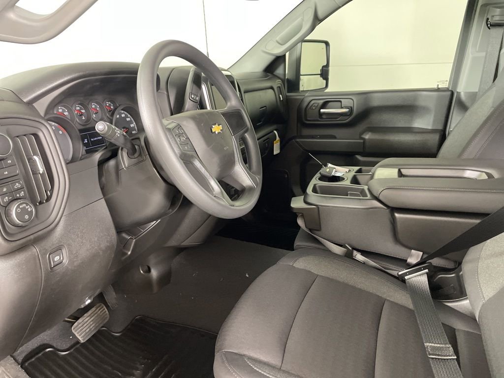2025 Chevrolet Silverado 2500HD Custom photo 21