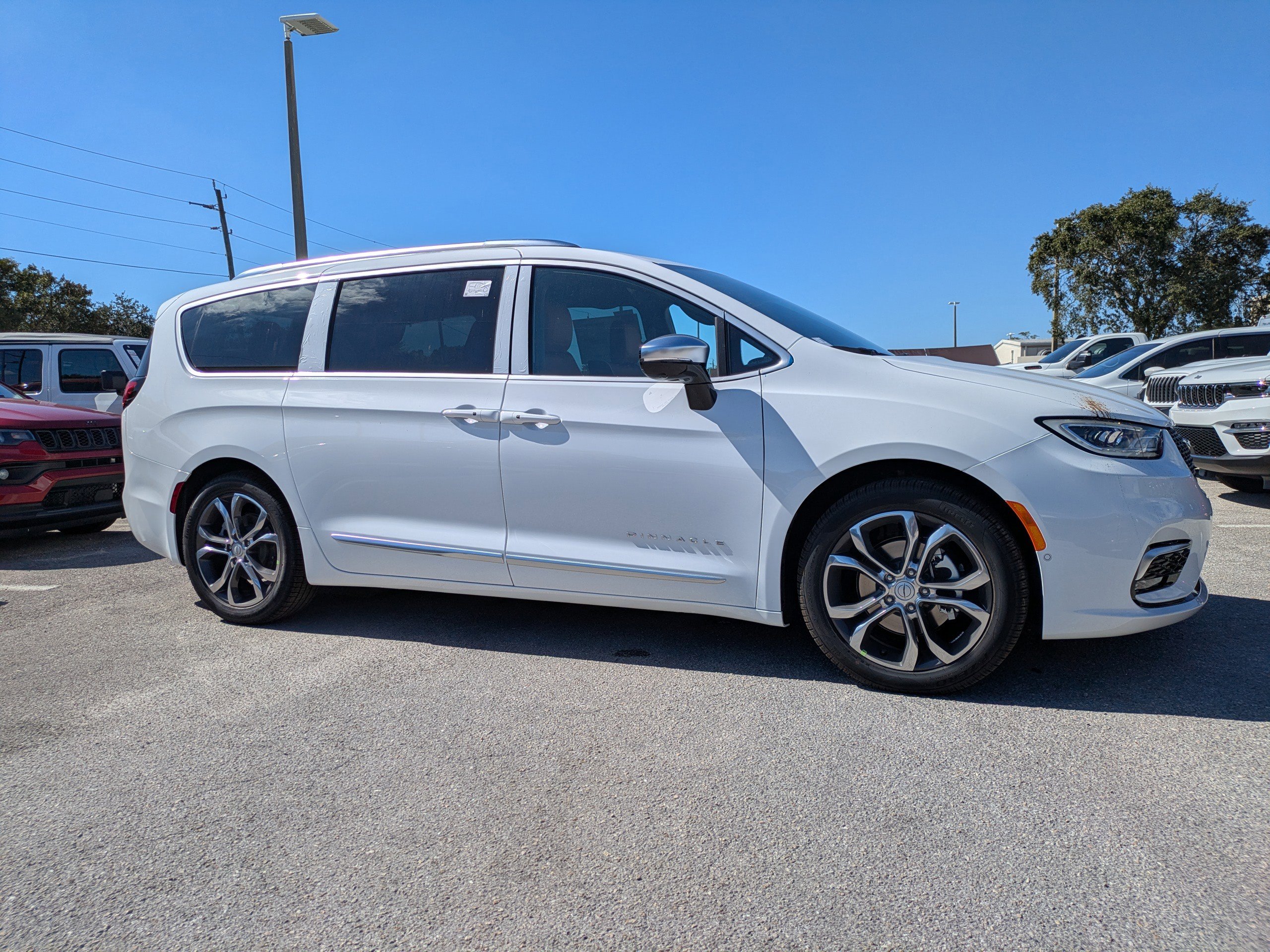 2026 Chrysler Pacifica Pinnacle photo 2