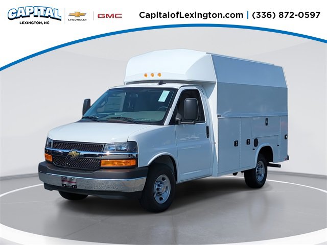 2025 Chevrolet Express Cutaway Base's photo