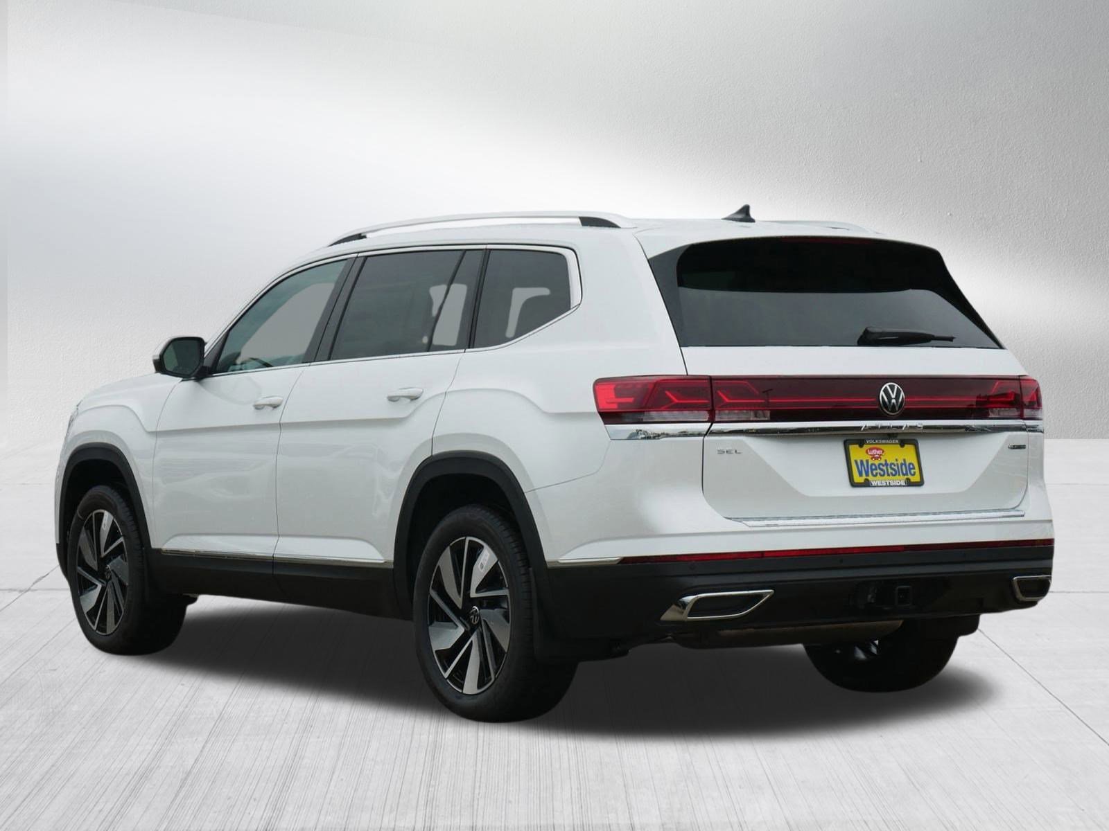2026 Volkswagen Atlas SEL photo 2