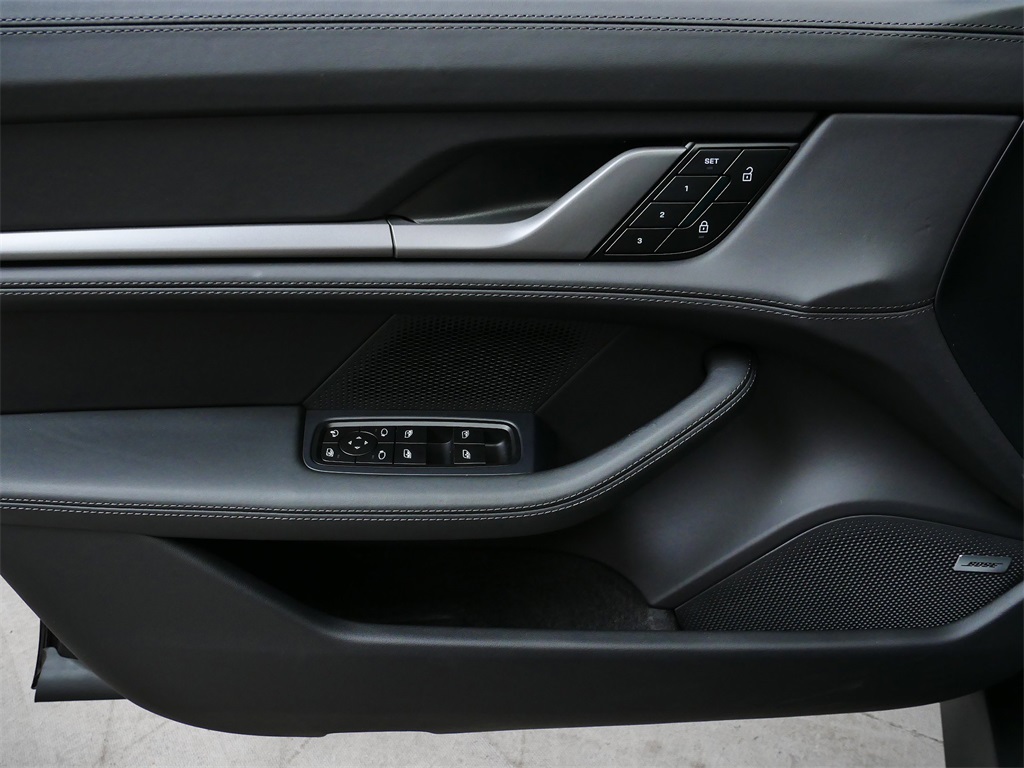 2025 Porsche Taycan 4S photo 11