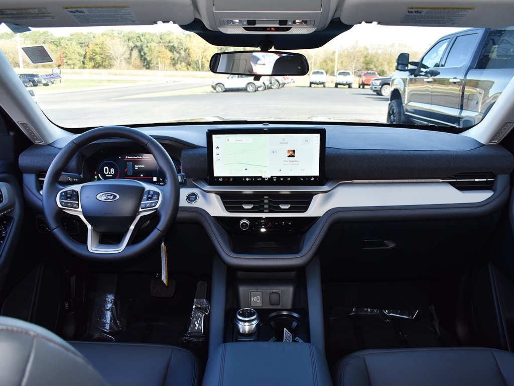 2026 Ford Explorer photo 4