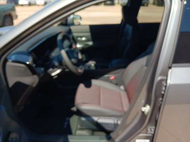 2025 Nissan Kicks SR photo 18