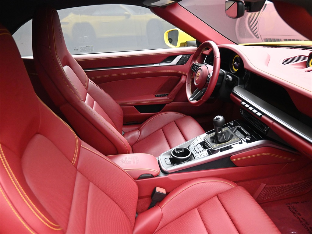 2022 Porsche 911 4S photo 2