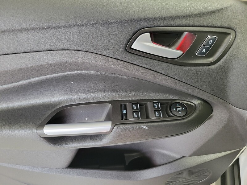 2016 Ford C-Max Energi SEL photo 18
