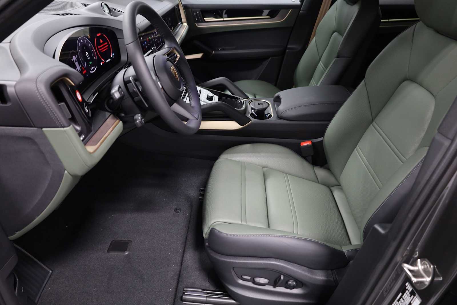 2024 Porsche Cayenne S E-Hybrid photo 18