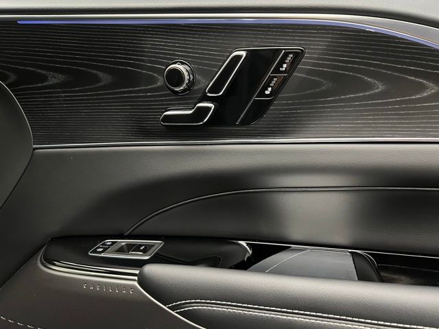 2024 Cadillac Lyriq Sport photo 38