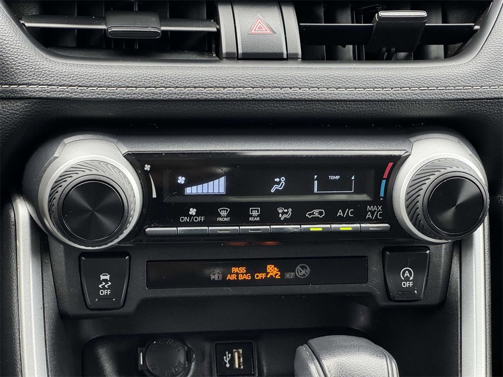 2024 Toyota RAV4 LE photo 4