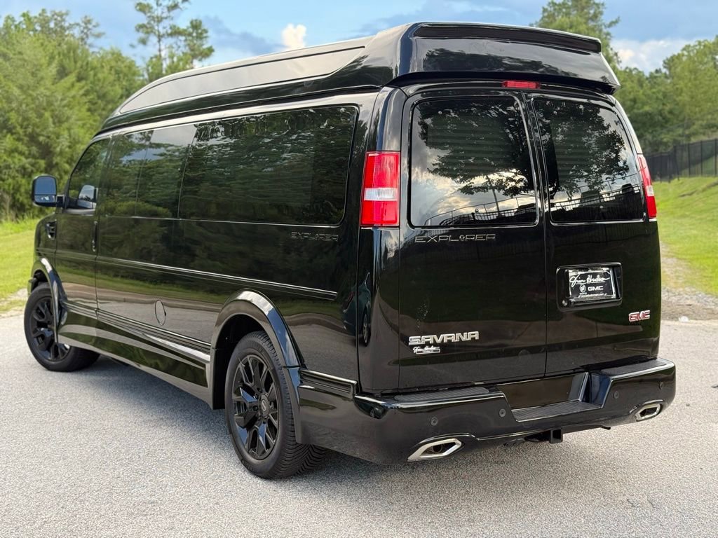 2025 Gmc Savana photo 3