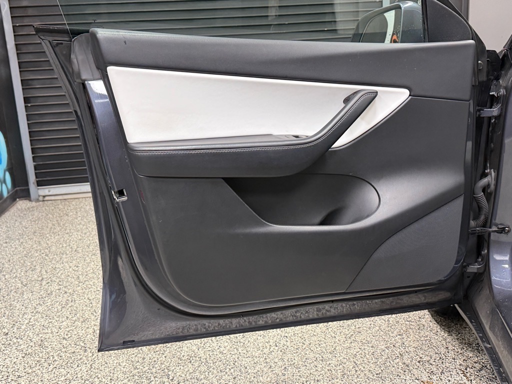 2021 Tesla Model Y Long Range photo 4