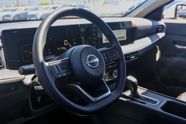2025 Nissan Kicks SV photo 11