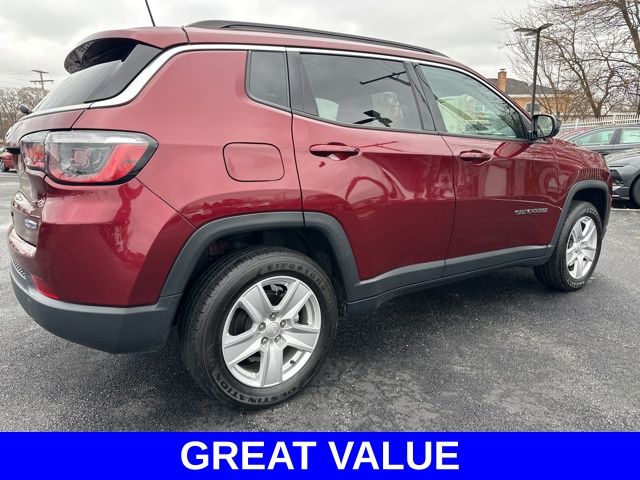 2022 Jeep Compass Latitude photo 3