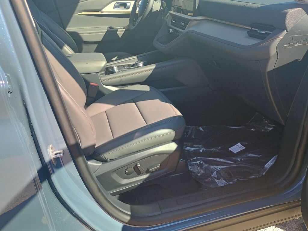 2025 Ford Explorer photo 20