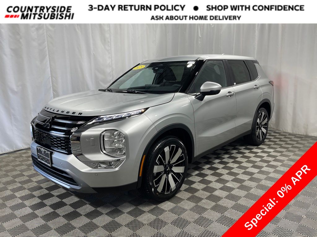 2025 Mitsubishi Outlander SE's photo