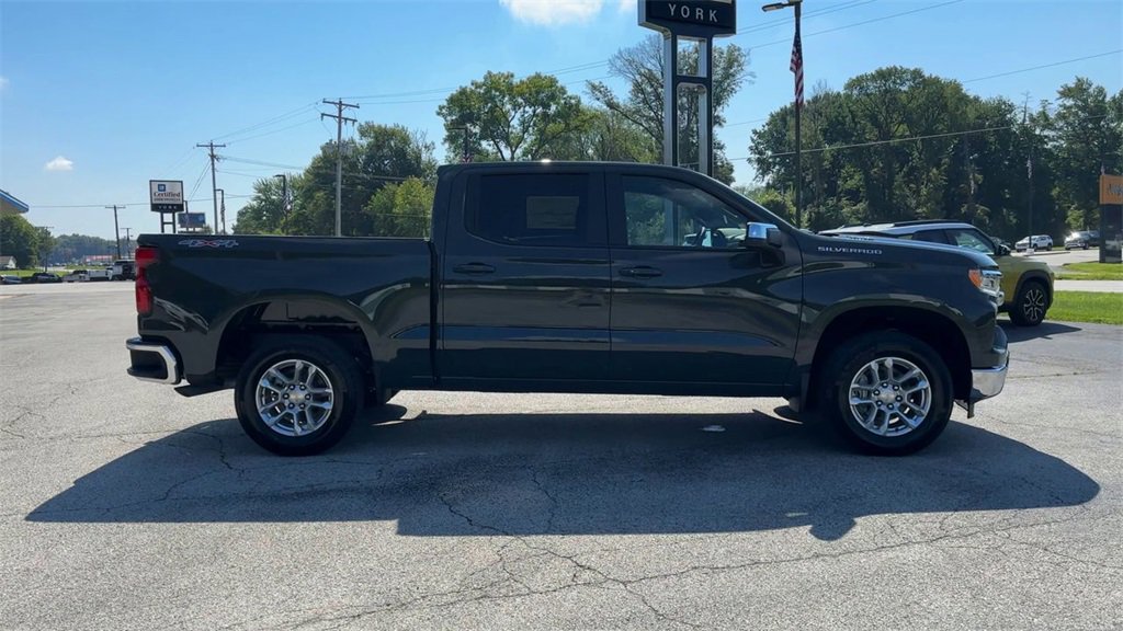 2026 Chevrolet Silverado 1500 LT photo 2