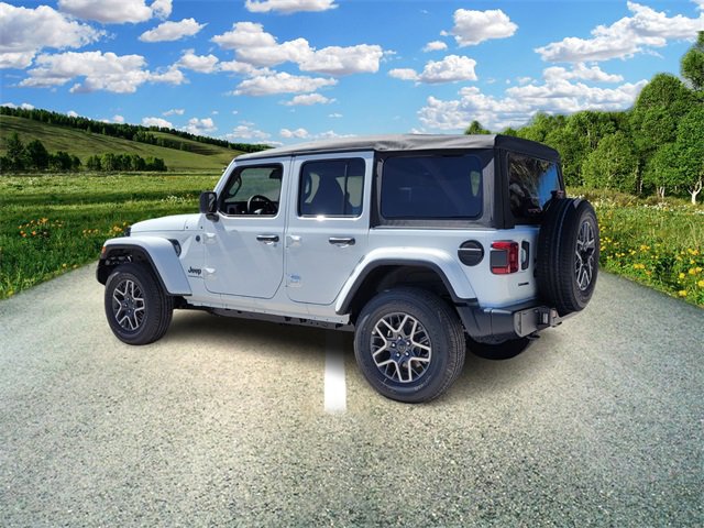 2025 Jeep Wrangler Sahara photo 2