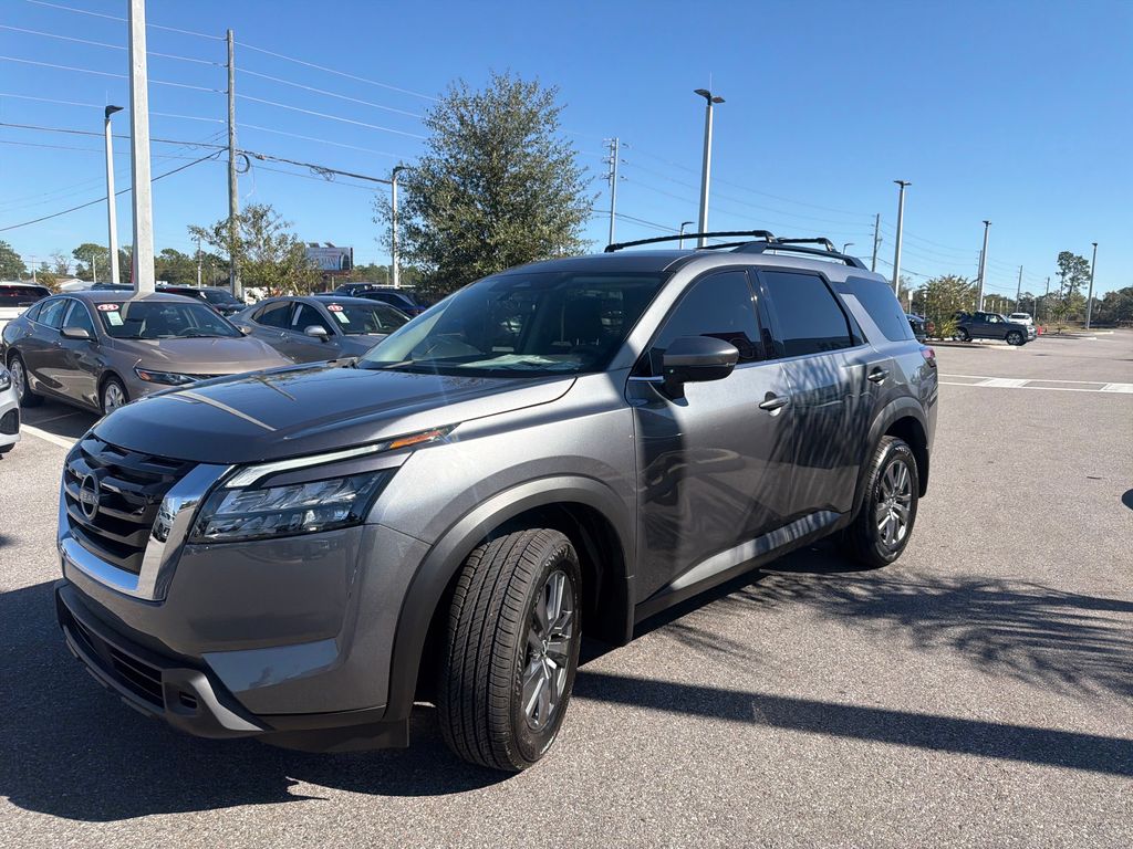 2025 Nissan Pathfinder SV photo 2