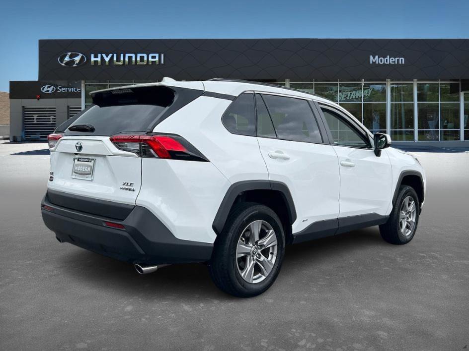 2024 Toyota RAV4 Hybrid XLE photo 3