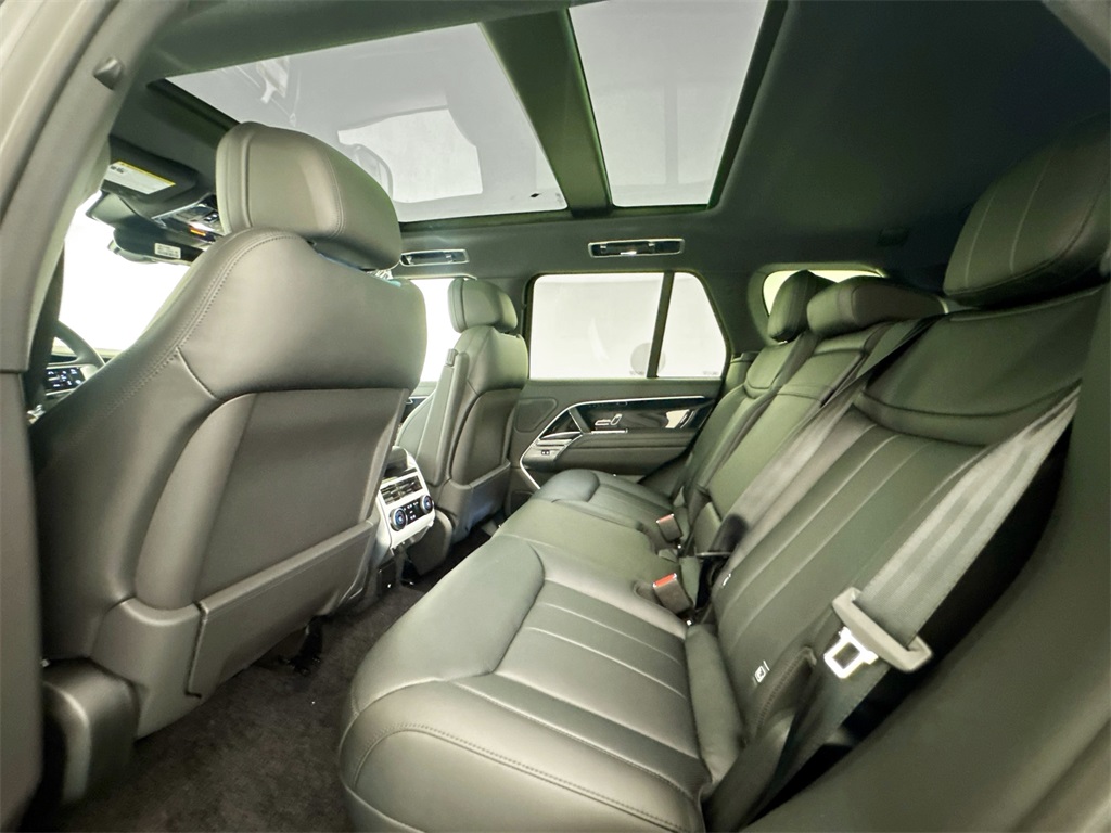 2025 Land Rover Range Rover SE photo 22