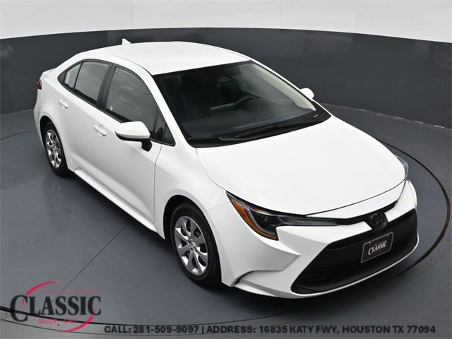 2024 Toyota Corolla LE's photo