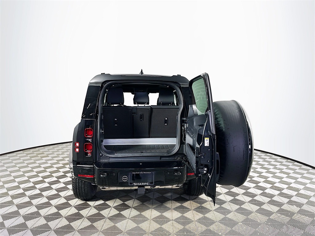 2025 Land Rover Defender 90 X-Dynamic SE photo 27