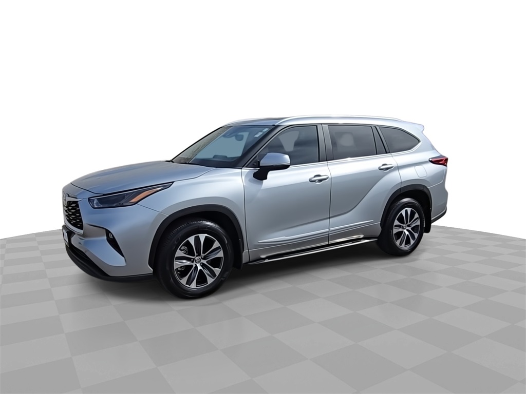 2023 Toyota Highlander XLE photo 3