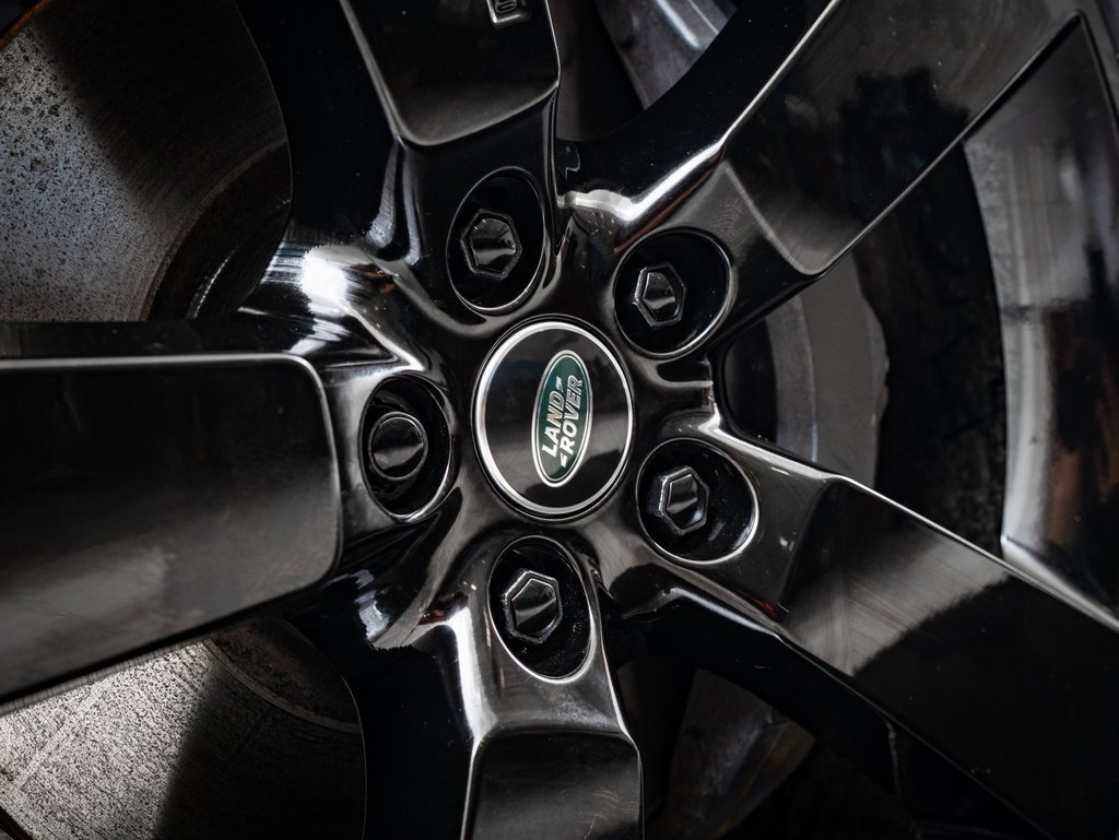 2025 Land Rover Defender 110 X-Dynamic SE photo 7