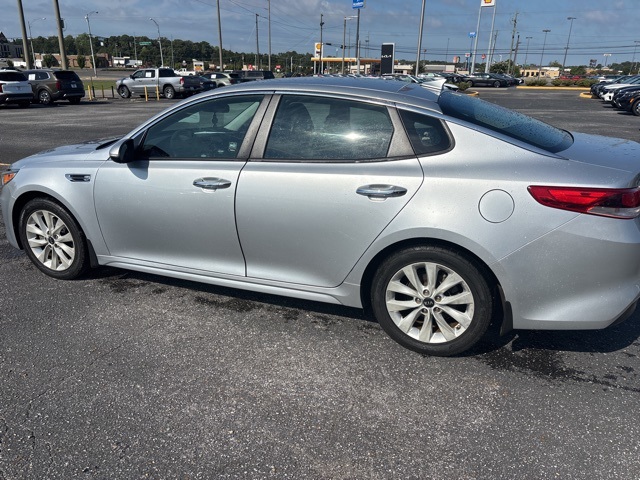 2018 Kia Optima LX photo 2