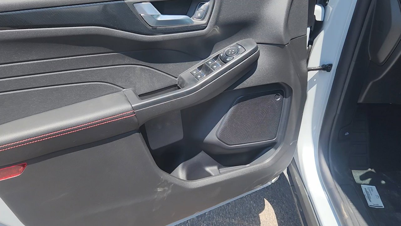 2025 Ford Escape ST-Line photo 9