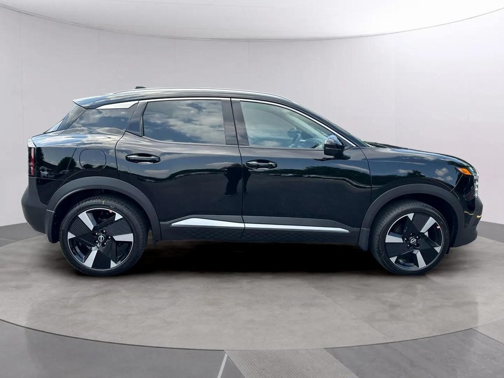 2025 Nissan Kicks SR photo 2