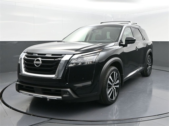 2025 Nissan Pathfinder Platinum's photo