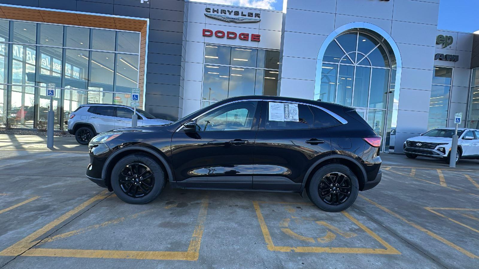 Used 2020 Ford Escape SE with VIN 1FMCU0G64LUA10437 for sale in Saint Joseph, MO