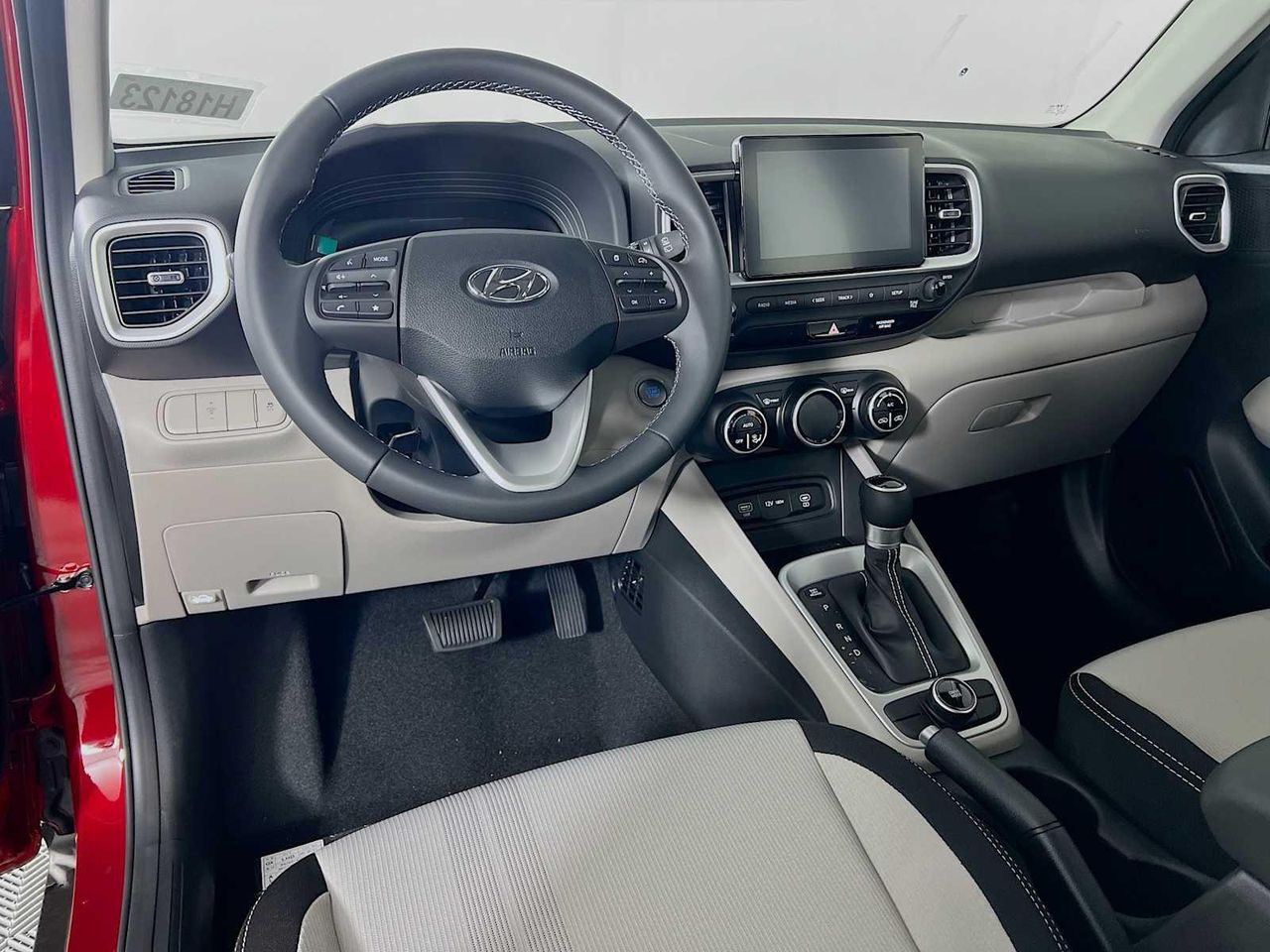 2025 Hyundai Venue SEL photo 5