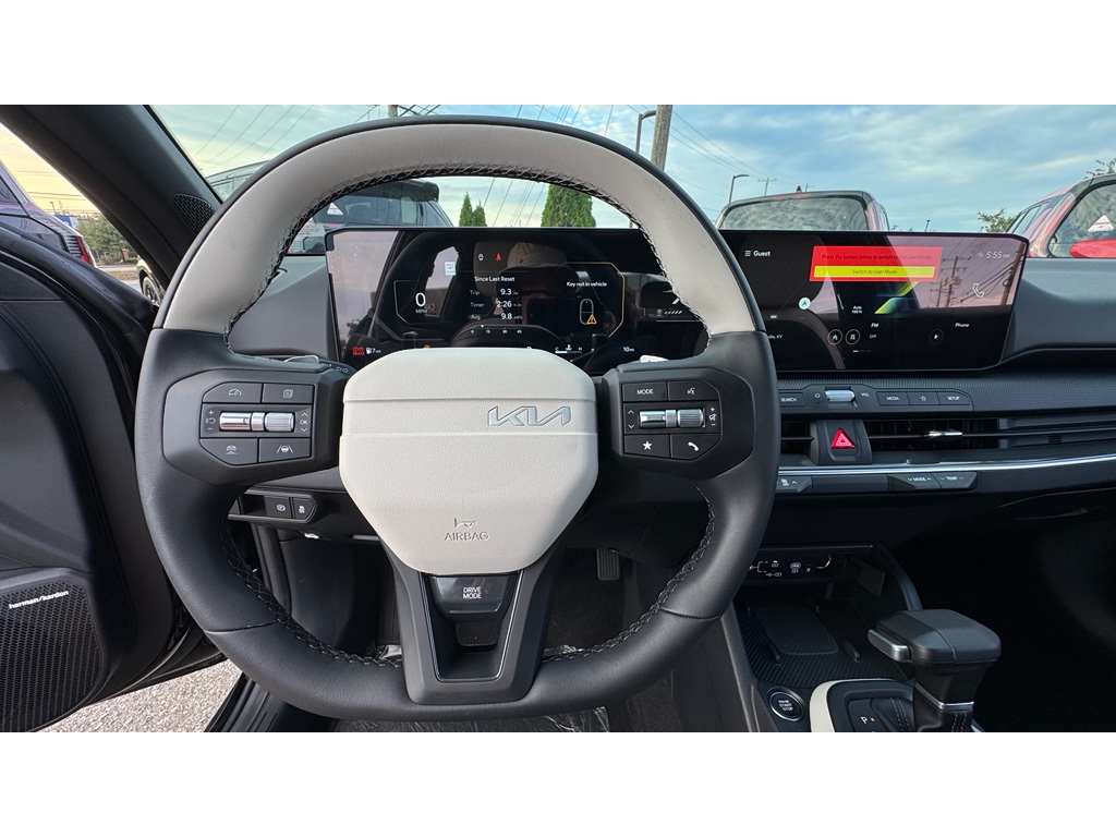 2025 Kia K4 GT-Line photo 9