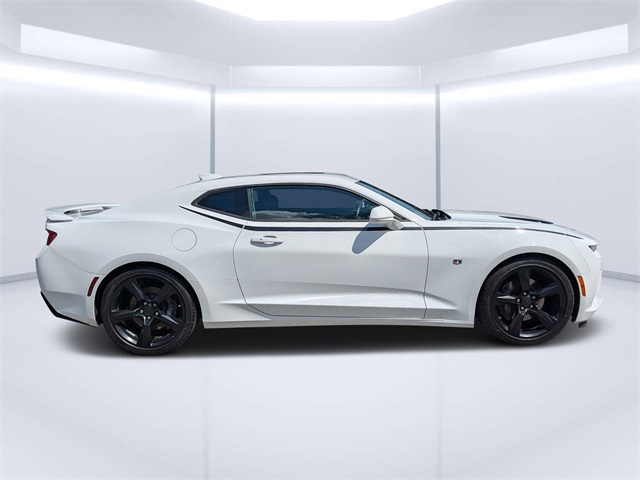 2017 Chevrolet Camaro 2SS photo 2