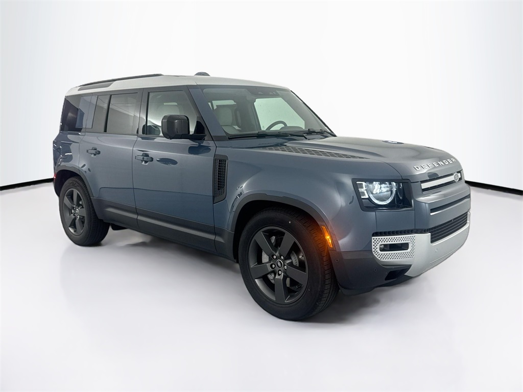 2025 Land Rover Defender 110 S photo 3