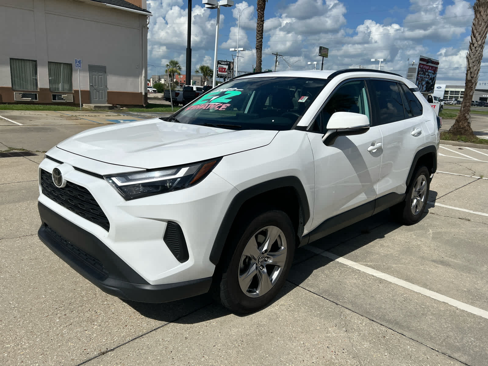 2022 Toyota RAV4 XLE photo 3
