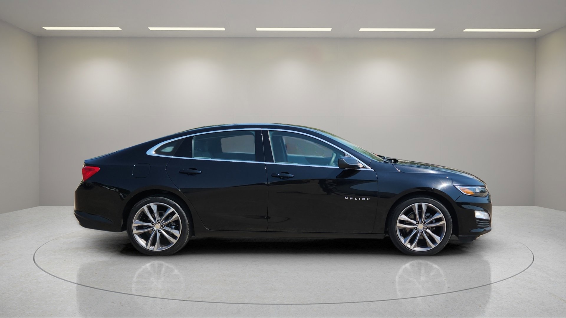 2023 Chevrolet Malibu 1LT photo 2